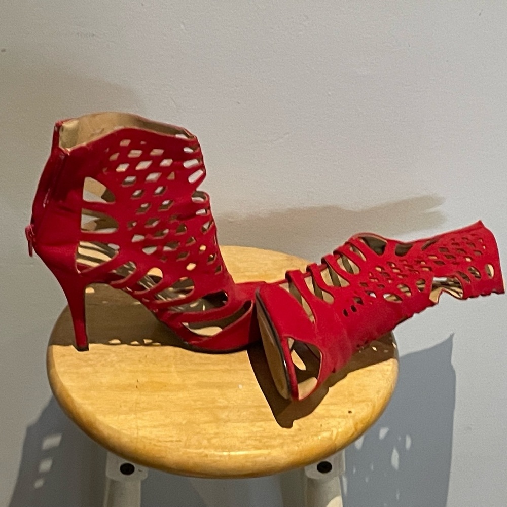 Red heels - Picture 2 of 2